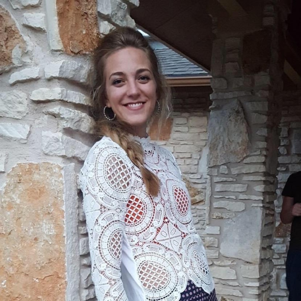 Meet your Posher, Emily
